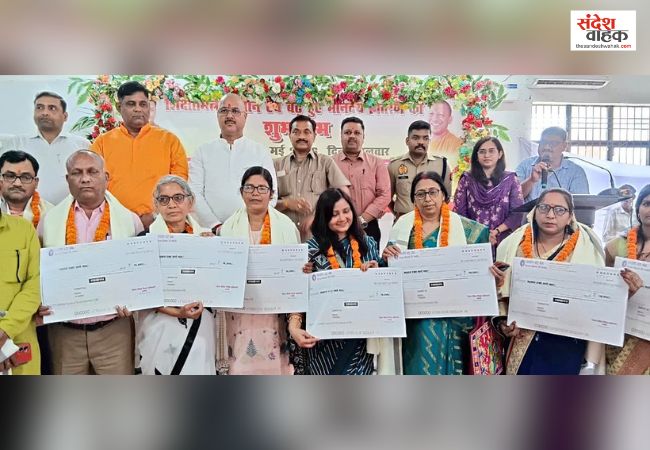 Amethi News शिक्षामित्रों के लिए 'दिवाली' जैसा जश्न, मानदेय 18,000 होने पर DPRC में सम्मान समारोह