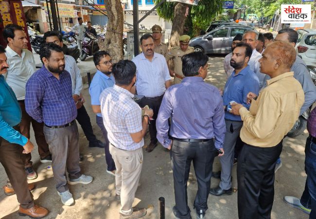Lucknow News: रूमी गेट के पास अब नहीं फसेगा ट्रैफिक, LDA बनाएगा भव्य पार्किंग
