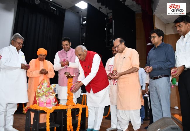 Siddharthnagar News: शिक्षामित्रों के मानदेय में ऐतिहासिक वृद्धि, 18000 की चेक पाकर खिले चेहरे