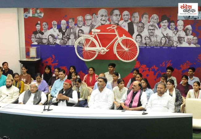 'भाजपा झूठ की सोन पापड़ी है', अखिलेश यादव ने EVM और स्मार्ट मीटर पर भी घेरा