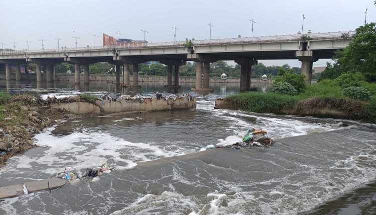 प्रदूषण नियंत्रण बोर्ड की रिपोर्ट, लखनऊ में गोमती नदी का पानी हाथ धोने के लायक भी नहीं