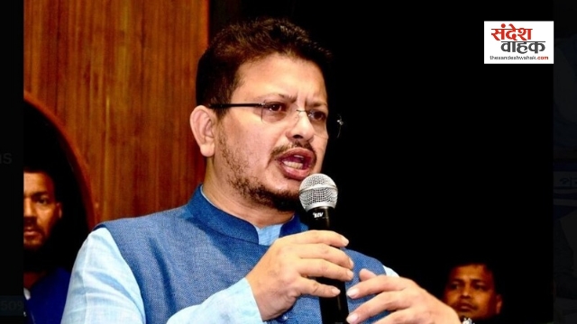 कौन हैं ऋतब्रत बनर्जी जिन्होंने बढ़ाई ममता की मुश्किलें?