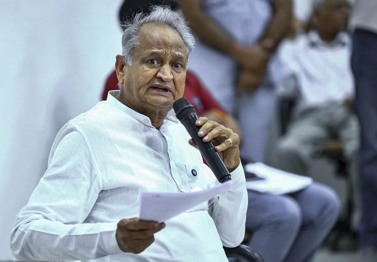 'इंदिरा गांधी होती तो BJP पर बैन लगा देतीं', Ashok Gehlot ने किया बड़ा बयान