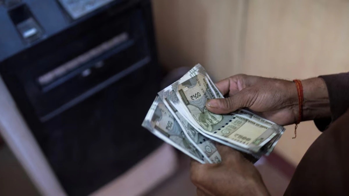 छोटे शहरों के ATM में नकदी संकट की आशंका, ऑपरेटर्स ने RBI के सामने जताई चिंता