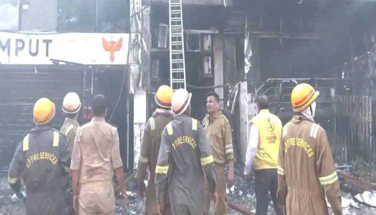 लखनऊ अग्निकांड का दर्द: बाहर निकले तो दोस्त गायब थे, रोते-बिलखते बच्चों ने सुनाई खौफनाक आपबीती