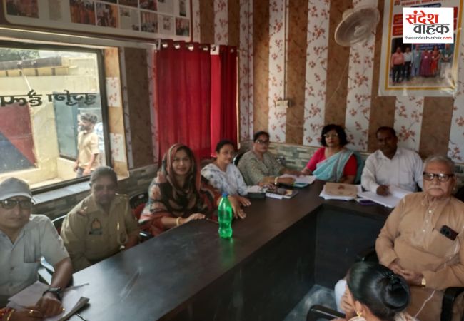 आंवला पुलिस परामर्श केंद्र के प्रयास से आपसी विवाद भूल एक हुए 5 परिवार