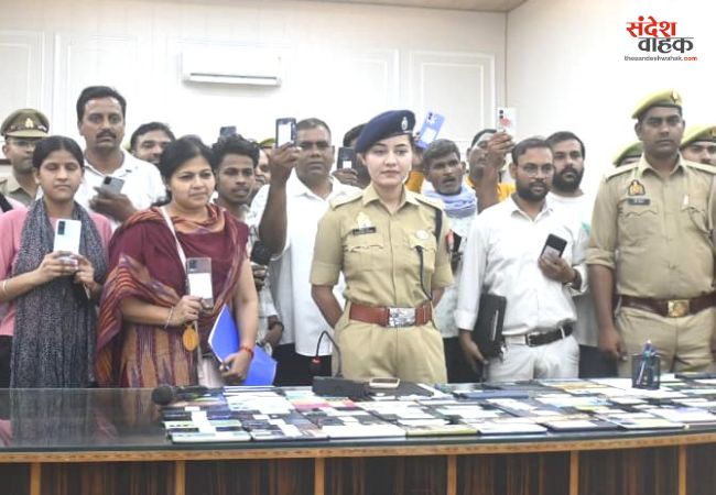 बरेली पुलिस ने 462 गुमशुदा मोबाइल बरामद कर मालिकों को लौटाए, साइबर टीमें सम्मानित