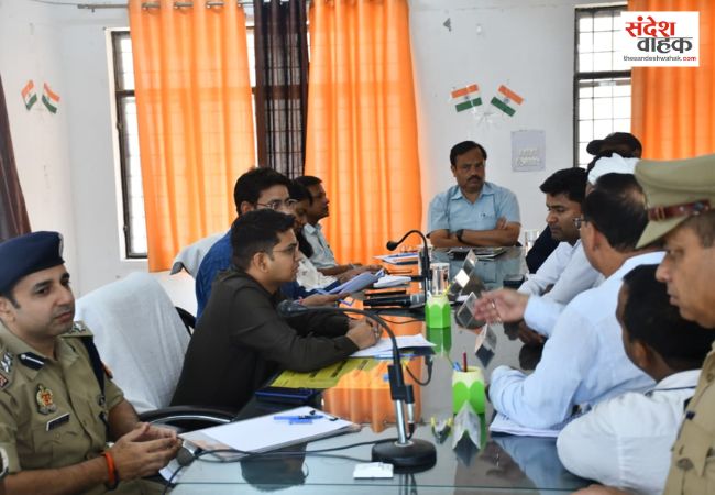 तहसील समाधान दिवस में डीएम-एसपी ने सुनीं जनसमस्याएं, 50 शिकायतों में 6 का मौके पर निस्तारण