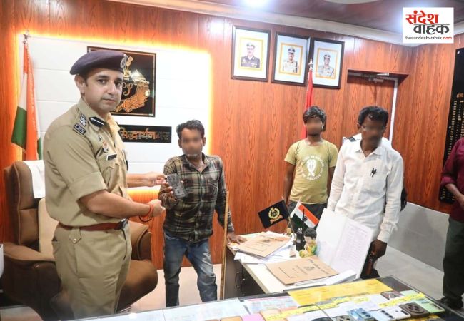 सिद्धार्थनगर पुलिस ने गुम हुए 63 एंड्रॉइड फोन बरामद कर मालिकों को लौटाए