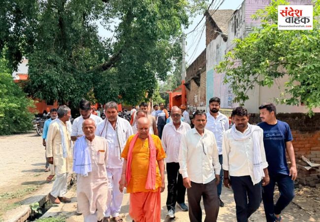 रामजानकी मंदिर में विधायक श्यामधनी राही ने खुद थामी झाड़ू