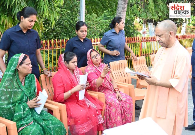 जरूरतमंदों के साथ खड़ी है सरकार, हर उचित समस्या का कराएगी निदानः सीएम योगी