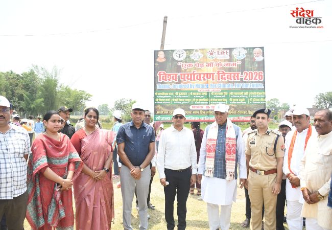 सांसद जगदंबिका पाल और डीएम ने किया भव्य पौधरोपण
