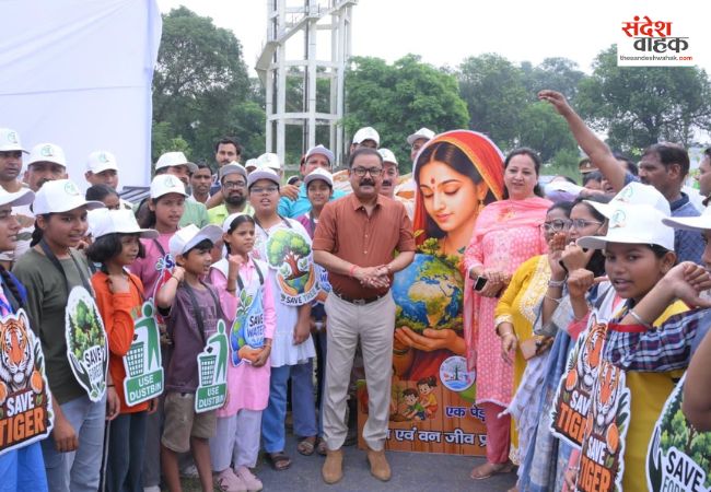 बरेली में एक पेड़ मां के नाम मुहिम के तहत रोपे गए लाखों पौधे