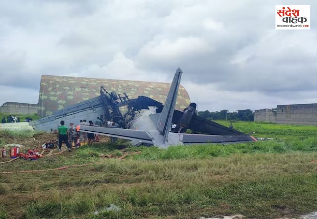 जोरहाट एयरबेस पर IAF का विमान क्रैश, लैंडिंग के वक्त लगी भीषण आग