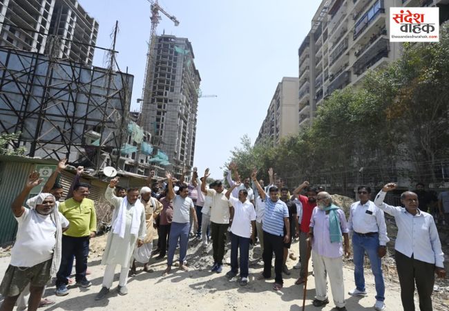 ओमैक्स रेजिडेंसी पर सरकारी सड़क और नाले को कब्जाने का आरोप