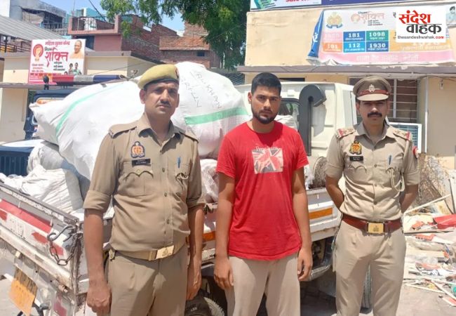 पुलिस ने सेना की नई कॉम्बैट यूनिफॉर्म के कपड़े का अवैध गोदाम पकड़ा