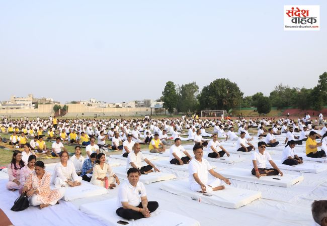 बरेली स्पोर्ट्स स्टेडियम में धूमधाम से मनाया गया 12वां अंतरराष्ट्रीय योग दिवस
