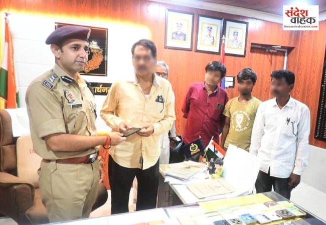 सिद्धार्थनगर पुलिस ने गुम हुए 63 एंड्रॉइड फोन बरामद कर मालिकों को लौटाए