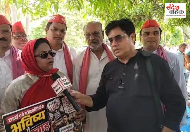 कानून व्यवस्था और महंगाई के खिलाफ माता प्रसाद पांडेय की अगुवाई में सपा का प्रदर्शन, राज्यपाल को भेजा 13 सूत्रीय मांग पत्र