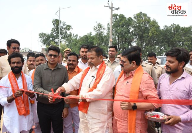जनसमस्याओं के ऑन-द-स्पॉट निपटारे के लिए बढ़नी चाफा में लगी डीएम की विशेष चौपाल