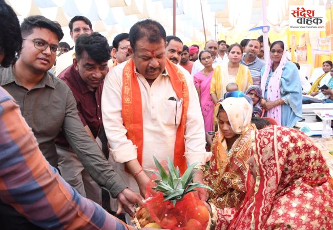 जनसमस्याओं के ऑन-द-स्पॉट निपटारे के लिए बढ़नी चाफा में लगी डीएम की विशेष चौपाल