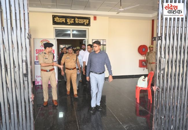 राज्यपाल के दौरे से पहले सुरक्षा व्यवस्था जांचने यूनिवर्सिटी परिसर पहुंचे डीएम और एसएसपी