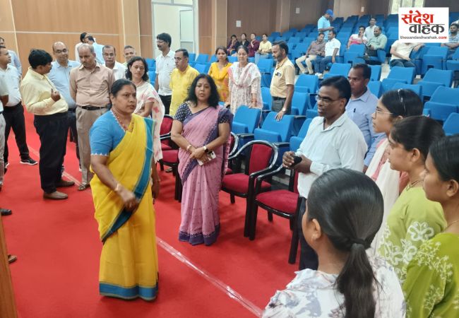 सिद्धार्थ विश्वविद्यालय में दीक्षांत समारोह की तैयारियों को कुलपति ने परखा
