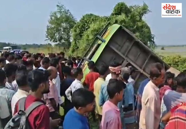 बर्दवान से तारकेश्वर जा रही यात्रियों से भरी बस खाई में पलटी, दो महिलाओं की मौत