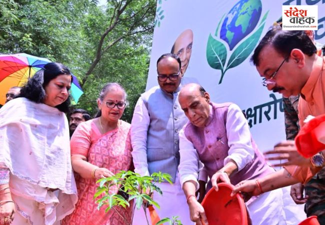 विश्व पर्यावरण दिवस पर राजनाथ सिंह ने लखनऊ में किया पौधरोपण