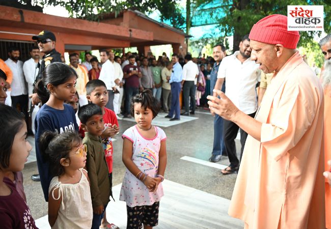जरूरतमंदों के साथ खड़ी है सरकार, हर उचित समस्या का कराएगी निदानः सीएम योगी