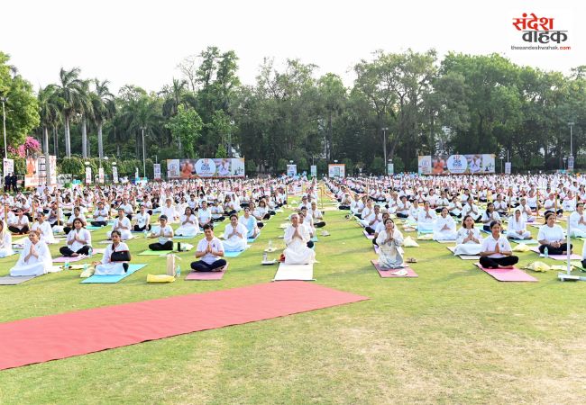 राजभवन में आनंदीबेन पटेल ने मातृशक्ति संग किया योग