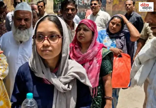 NEET परीक्षा में बुर्का विवाद, अजमेर में छात्रा को पहले रोका फिर मिली एंट्री