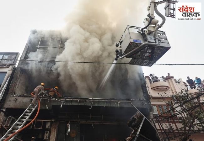 पैक बिल्डिंग बनी मौत की वजह, आग लगते ही नहीं मिला बाहर निकलने का मौका