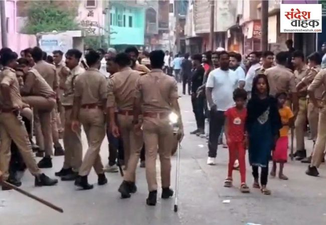 एटा में मोहर्रम जुलूस के दौरान बड़ा हादसा, हाईटेंशन लाइन से ताजिया टकराया, युवक की मौत
