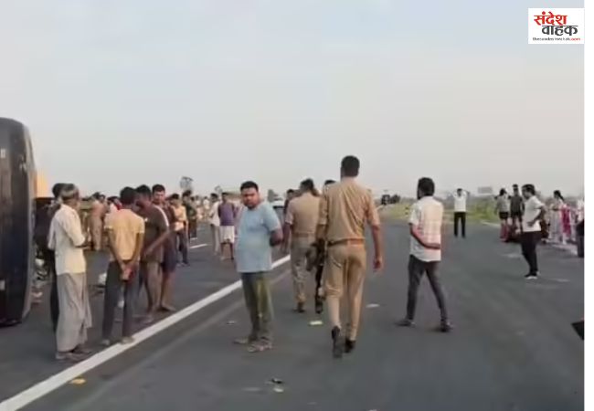 बदायूं में डबल डेकर बस पलटी, 15 से ज्यादा यात्री घायल
