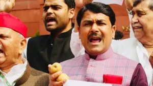 'मैं पाकिस्तान का सांसद नहीं हूं', दिशा बैठक में अधिकारियों पर भड़के सपा सांसद