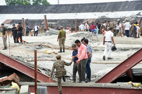 Kolkata हादसे में मरने वाले मजदूरों की संख्या हुई 5, राहत-बचाव कार्य जारी, 5 की हालत गंभीर