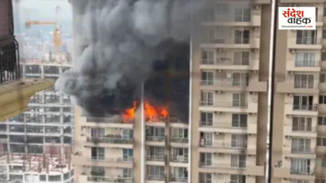 Noida के हाईराइज टावर में लगी भीषण आग, धुएं और लपटों से मची अफरा-तफरी