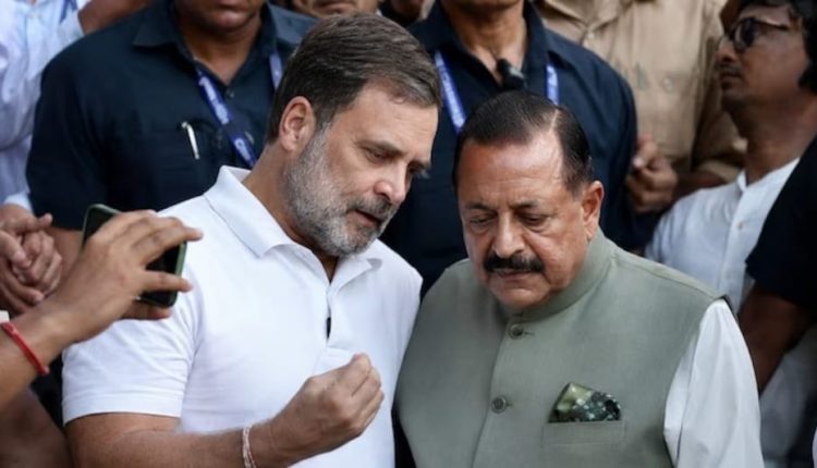 राहुल को छत्रसाल स्टेडियम तो प्रियंका को मंदिर मार्ग थाना ले गई पुलिस, मिलने पहुंचीं सोनिया गांधी