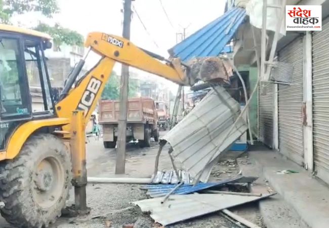 अभिषेक बनर्जी के दफ्तर पर चला बुलडोजर