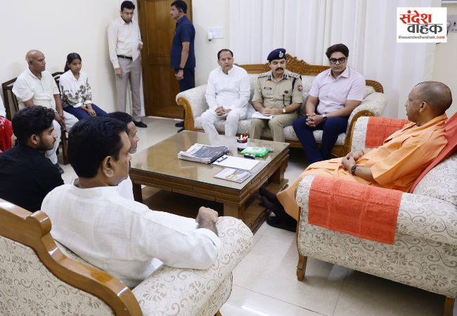 दलित छात्रा ललिता गौतम के परिजनों से मिले सीएम योगी