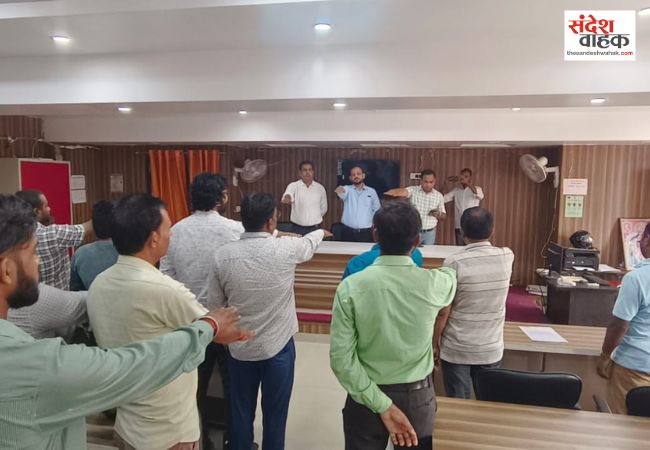अधिशासी अधिकारी अजय सिंह की मौजूदगी में नागरिकों ने ली जल शपथ