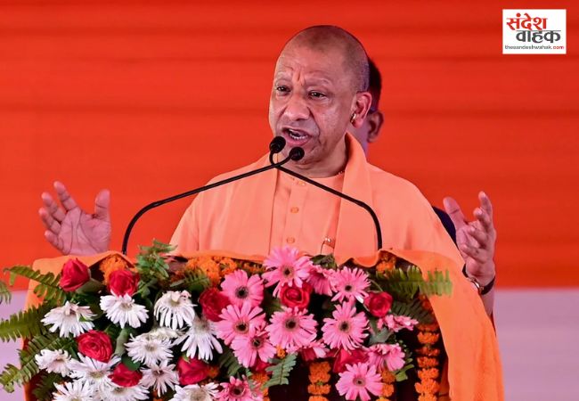 सीएम योगी ने शिक्षकों को दी युवाओं को भ्रामक सूचनाओं से बचाने की नसीहत