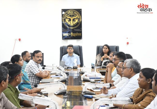 जिलाधिकारी ने पौधरोपण अभियान के तहत लगे हर पौधे का जियो-टैगिंग कराने का दिया निर्देश