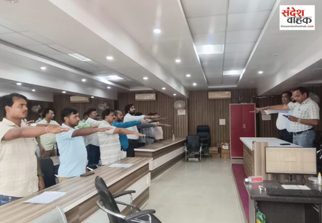 अधिशासी अधिकारी अजय सिंह की मौजूदगी में नागरिकों ने ली जल शपथ