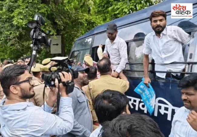 69 हजार शिक्षक भर्ती अभ्यर्थियों ने किया मायावती आवास का घेराव