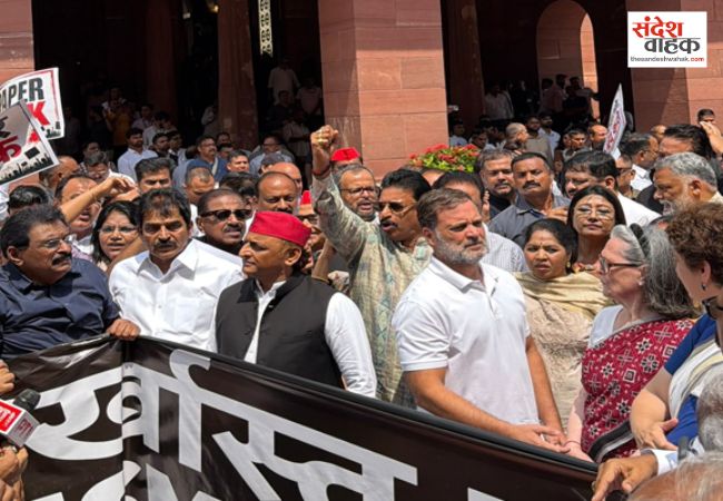 शिक्षा मंत्री धर्मेंद्र प्रधान के इस्तीफे पर अड़ा INDIA गठबंधन