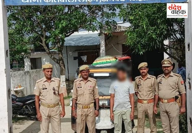 भारत-नेपाल सीमा से तस्कर गिरफ्तार, खाद्य सामग्री से भरा टेम्पो जब्त