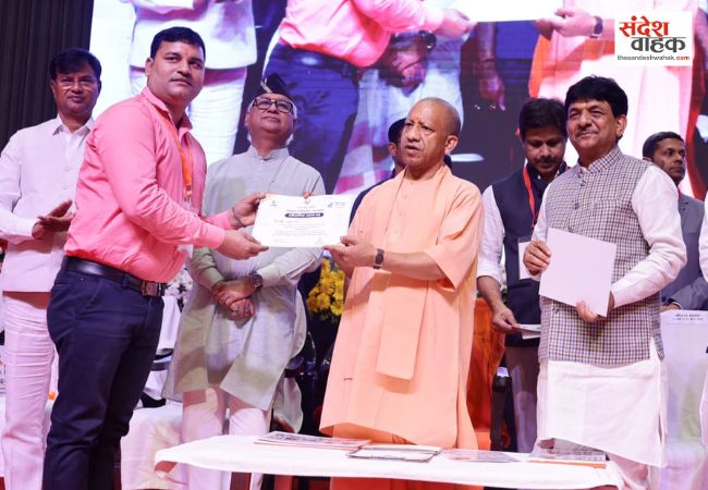 सीएम योगी ने 11 युवा आइकॉन को किया सम्मानित