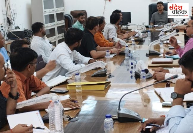 DM ने लापरवाही पर जोगिया, इटवा और डुमरियागंज समेत 7 खंड शिक्षा अधिकारियों को जारी किया नोटिस